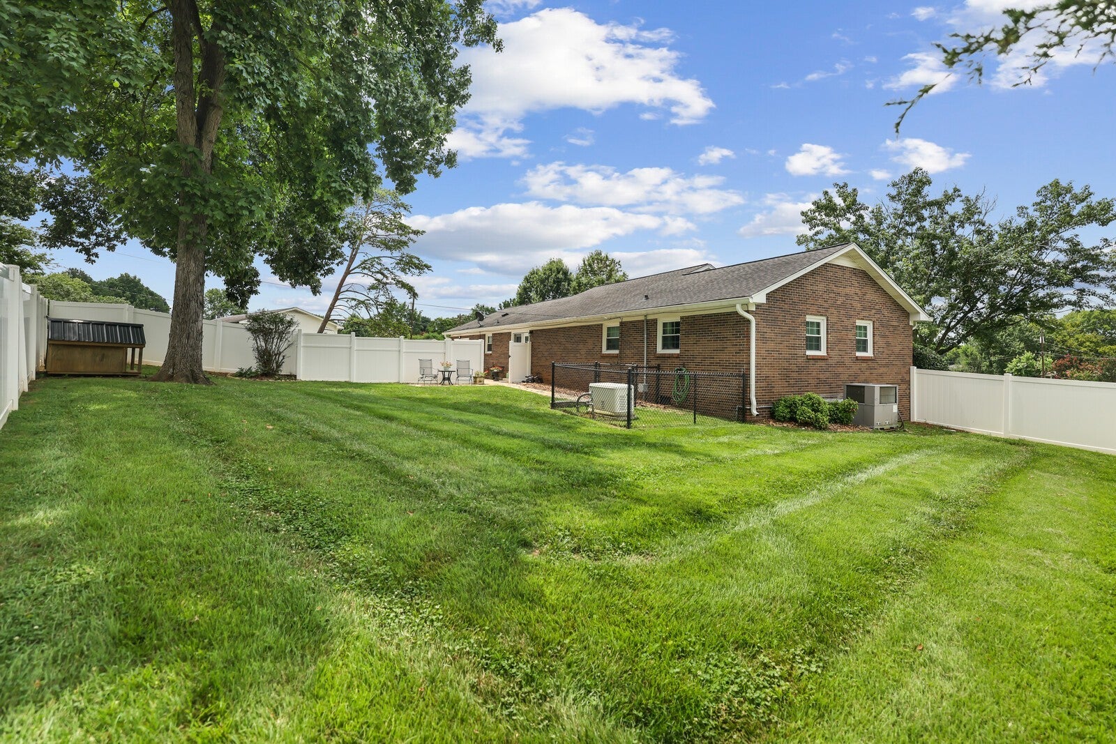 512 Shadow Dr