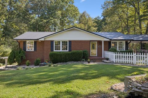 Photo of 1048 Highway 100, Centerville, TN 37033 (MLS # 2996430)