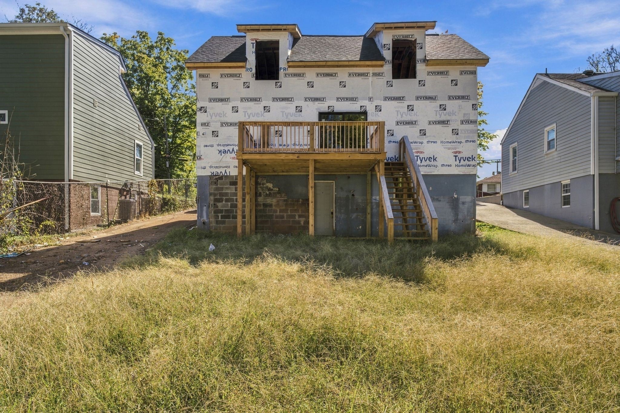2404 Buchanan St
