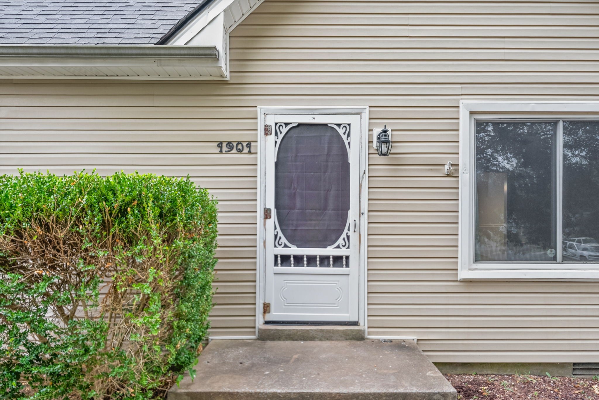 1901 Roan Dr