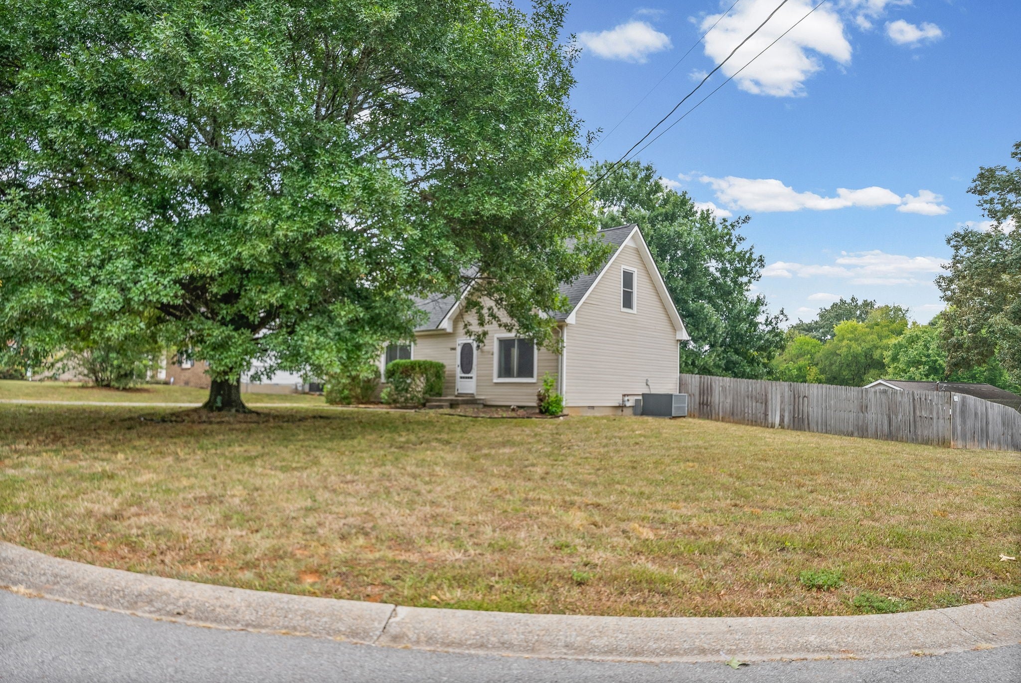 1901 Roan Dr