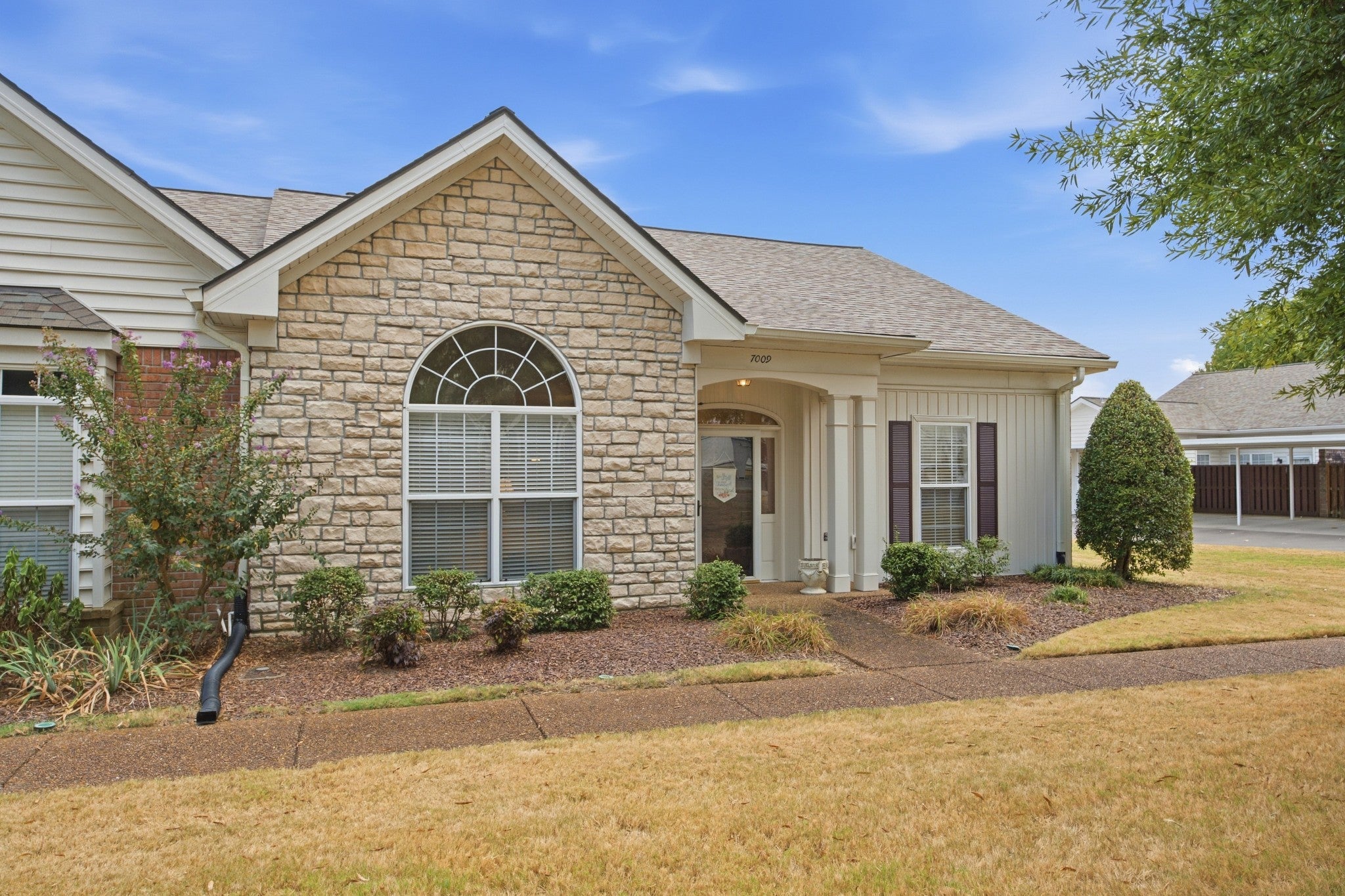 7009 Sunrise Cir