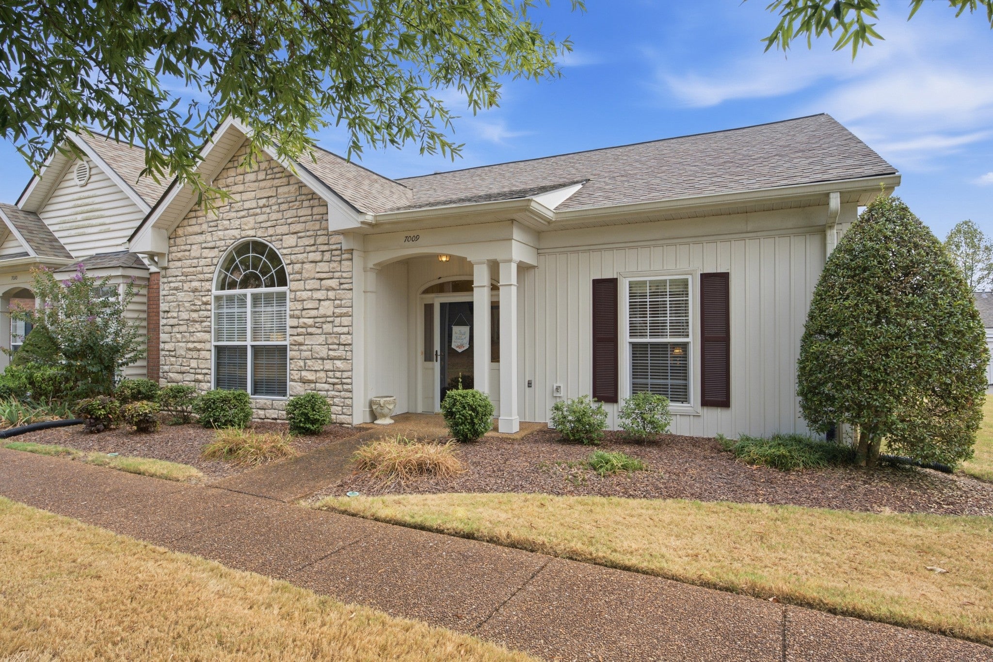 7009 Sunrise Cir