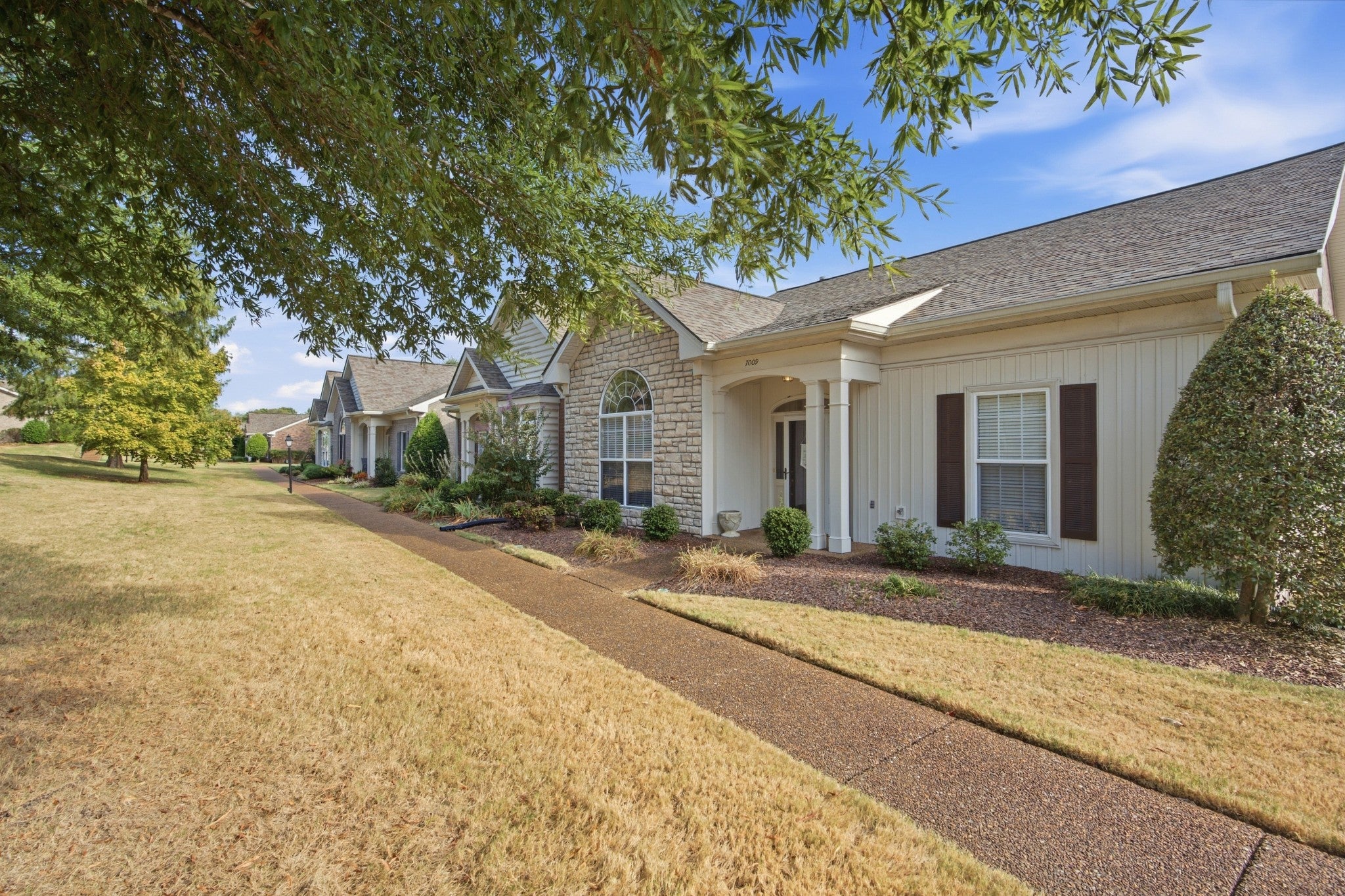 7009 Sunrise Cir