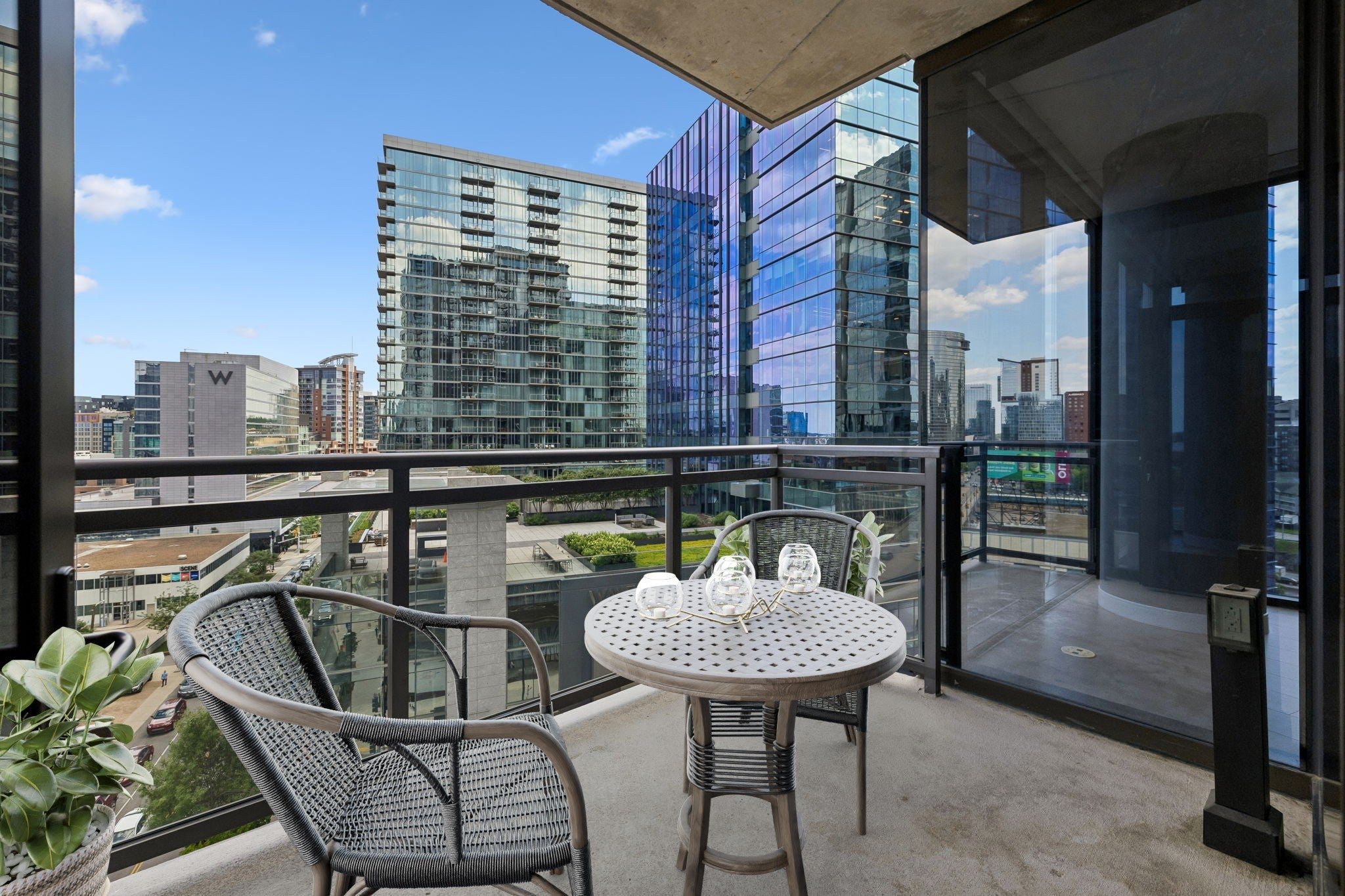 1212 Demonbreun St 815