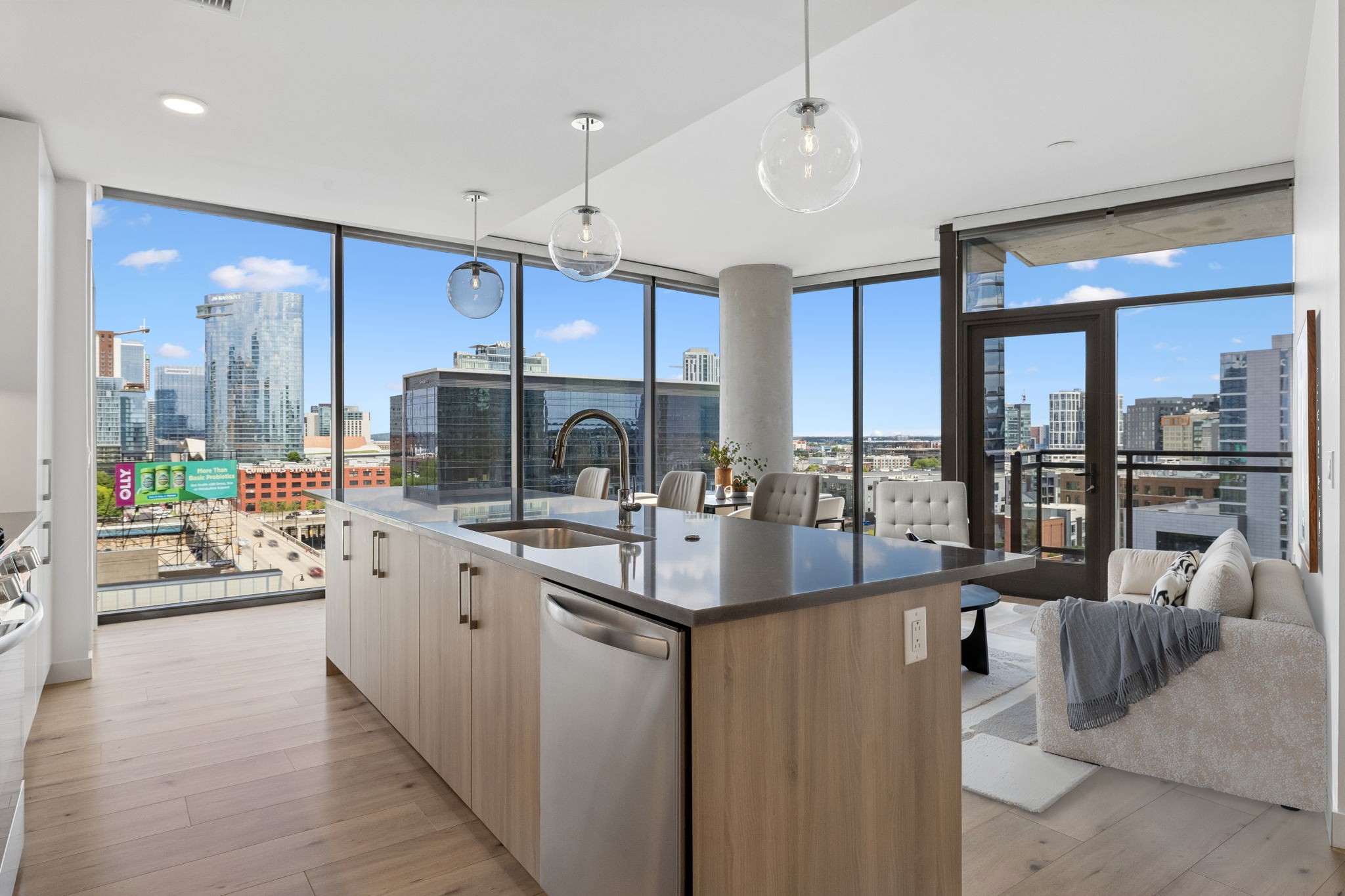 1212 Demonbreun St 815