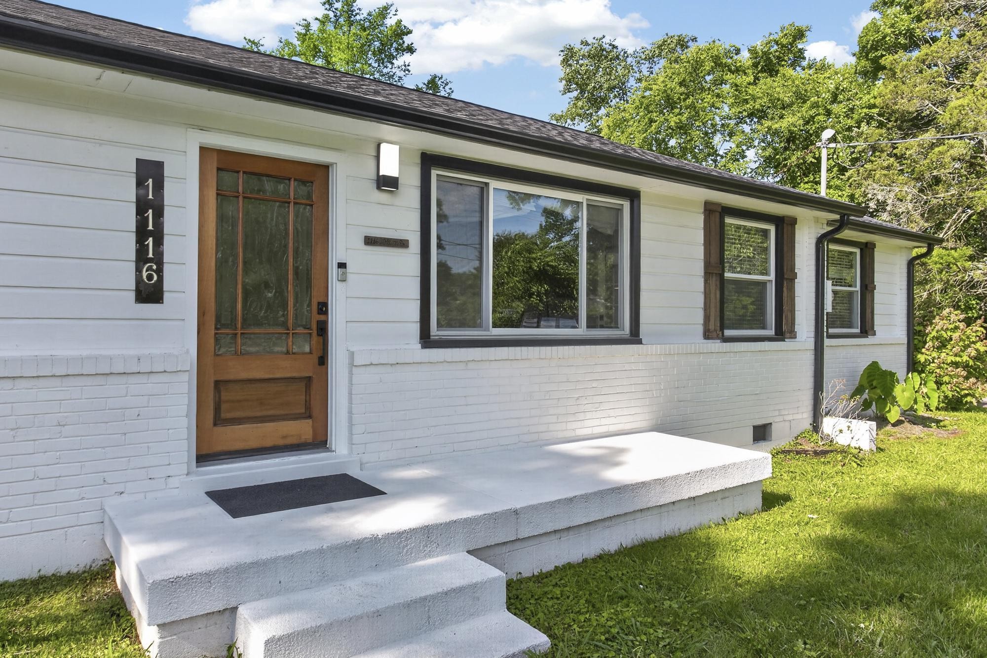1116 Westchester Dr - Photo 3