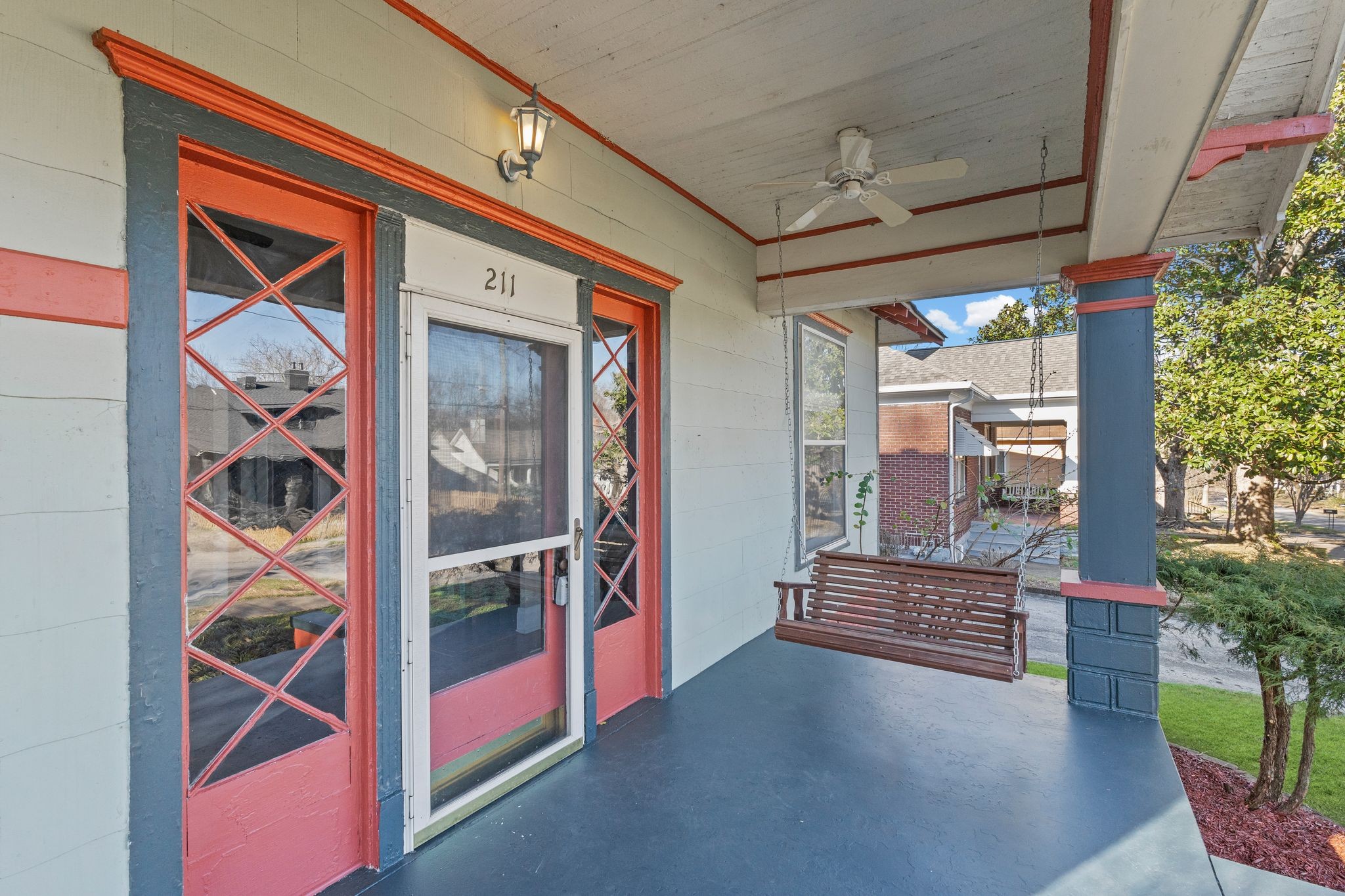 211 N Oak St