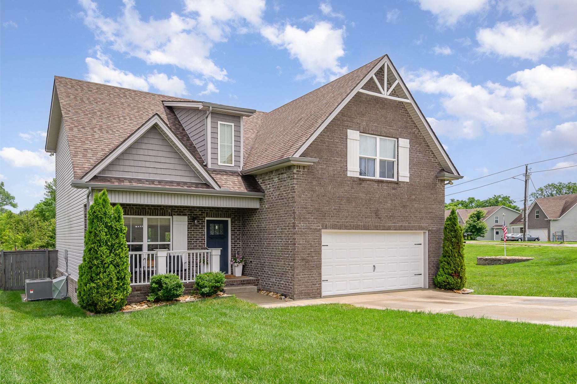 201 Hart Ln