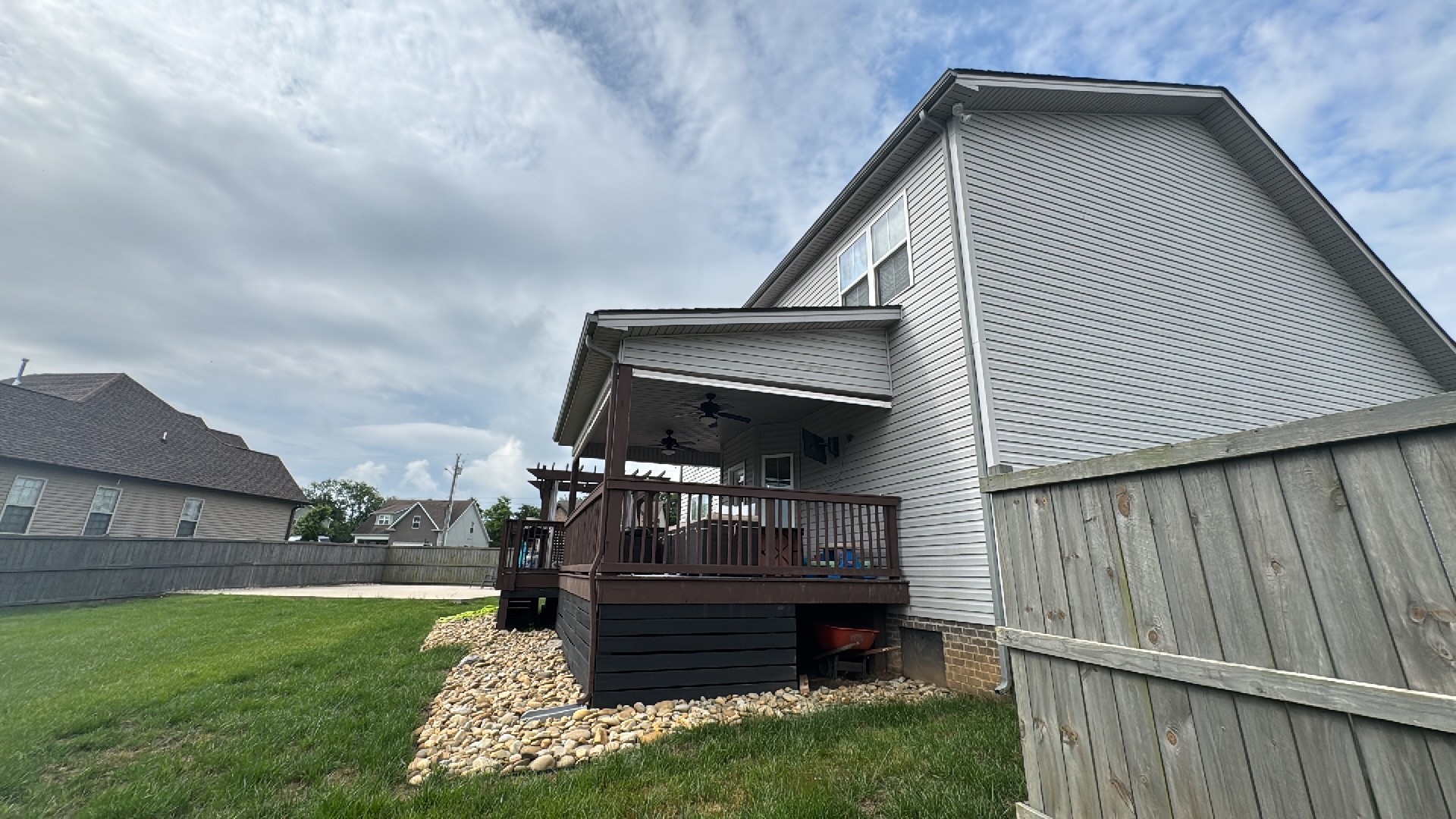 201 Hart Ln