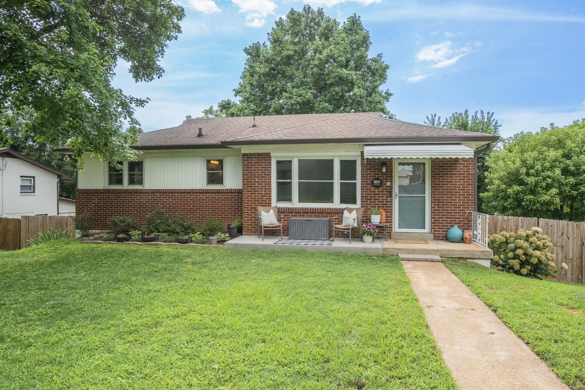924 Potter Ln
