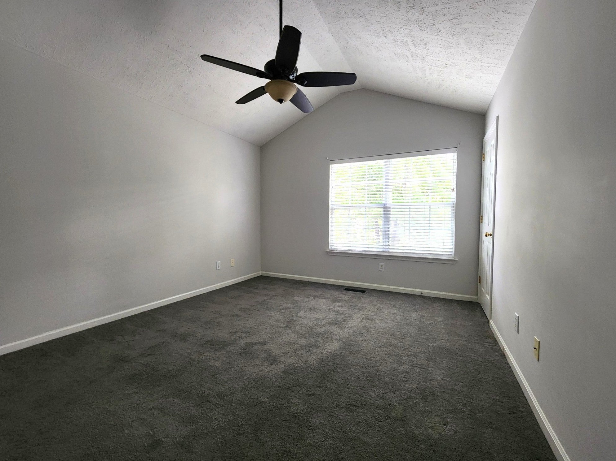 245 Wardington Pass