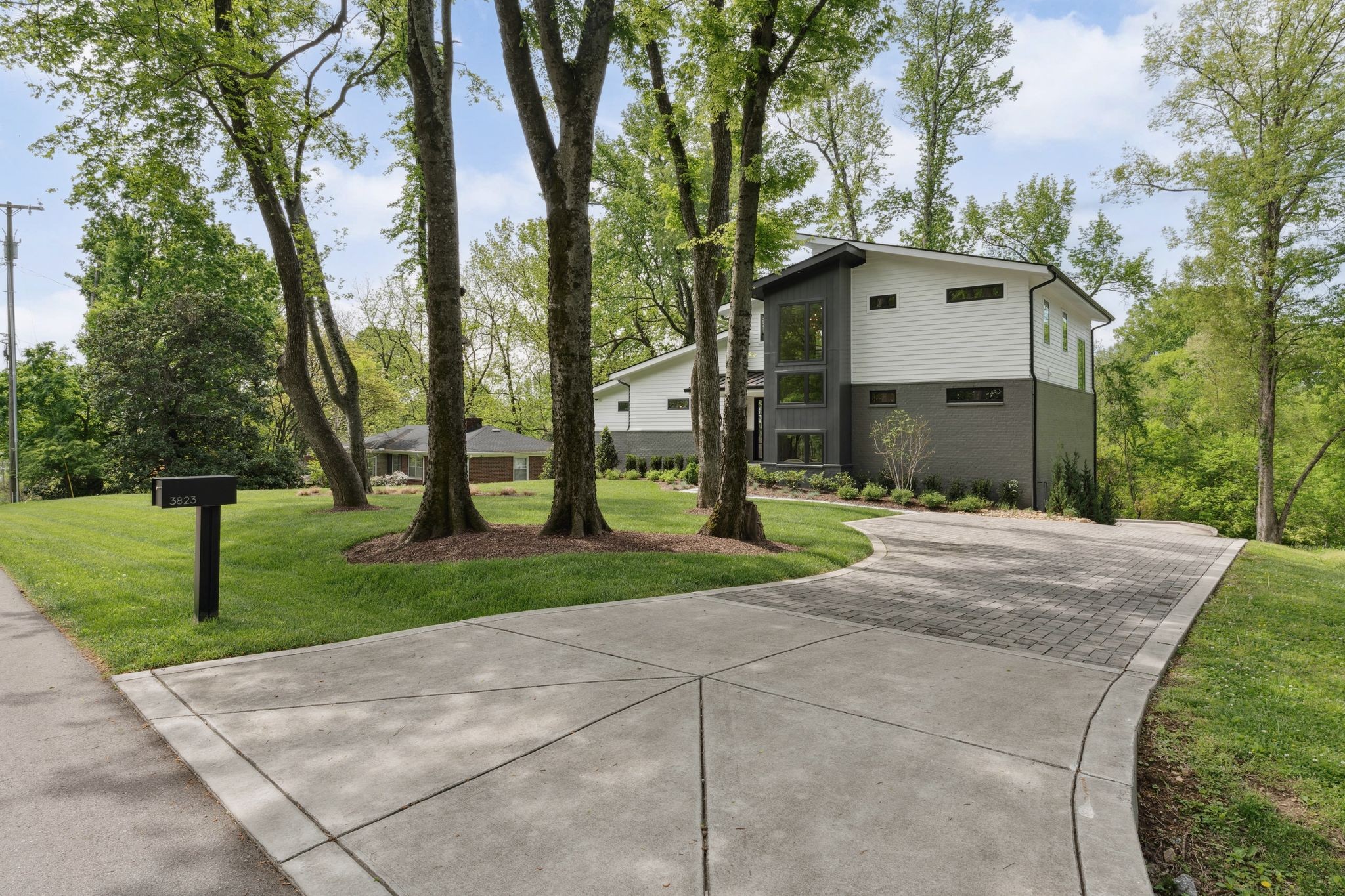3823 Moss Rose Dr