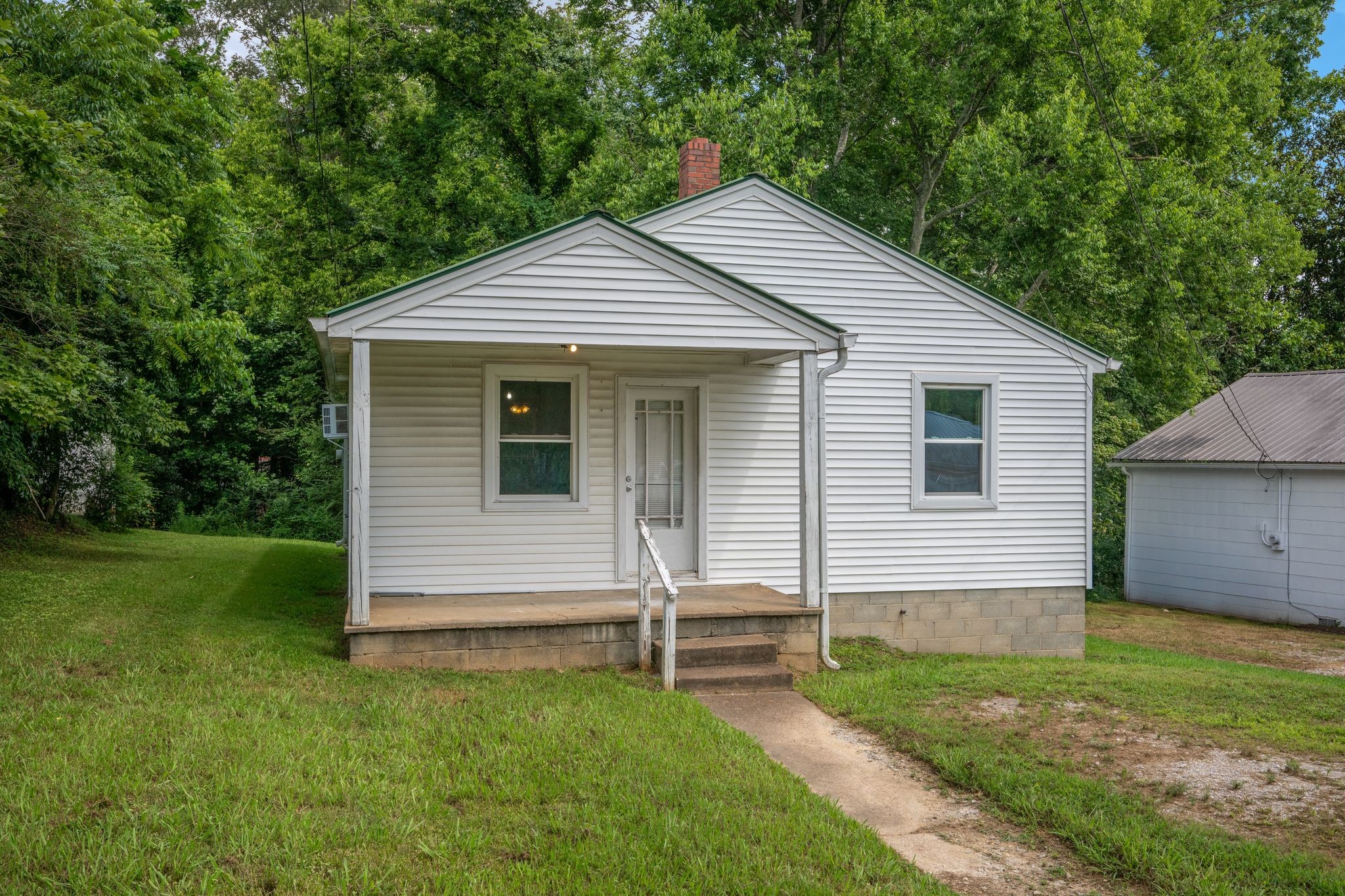 109 Riverside Dr