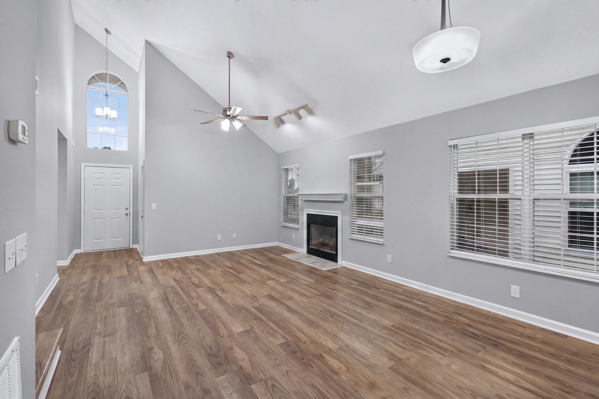 806 Bexhill Ct N