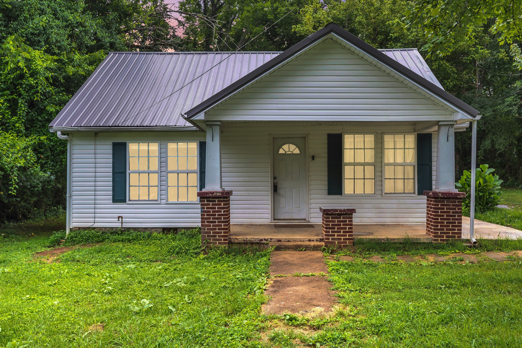 320 White St