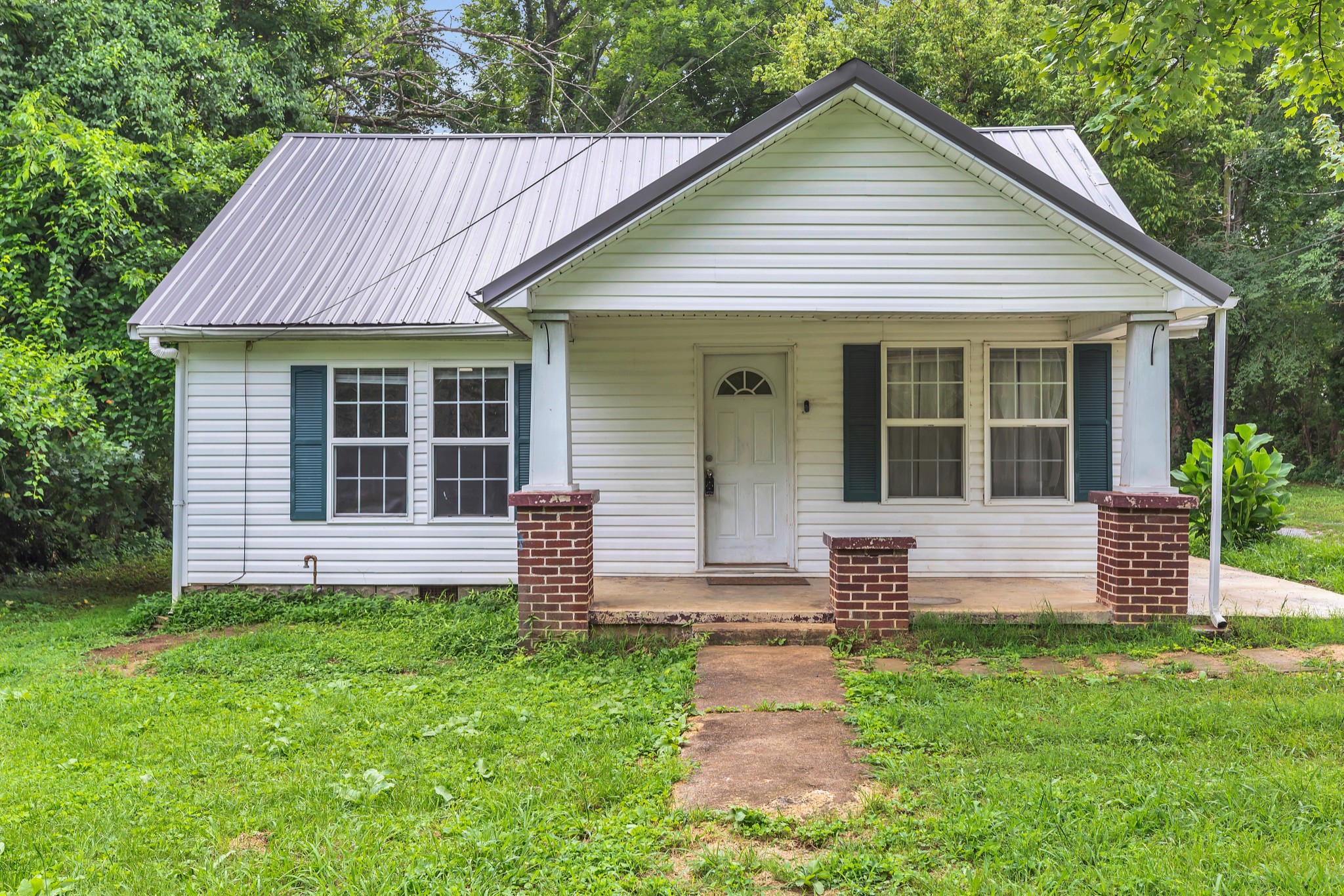 320 White St
