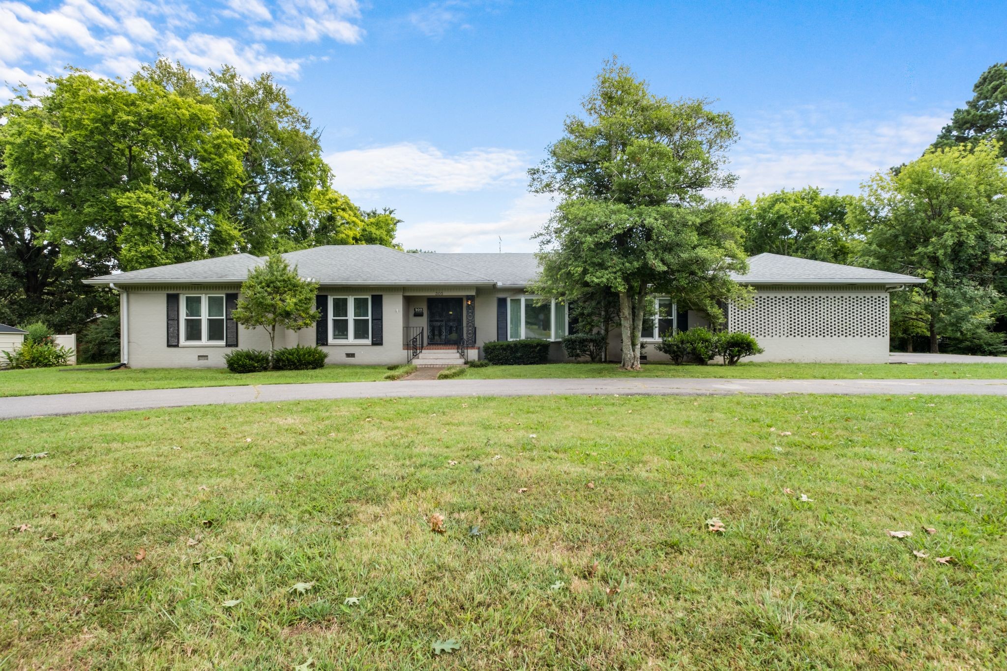 305 Castle Heights Ave