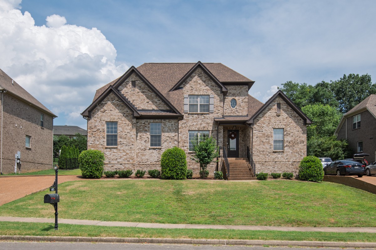 1073 Lillian Ln