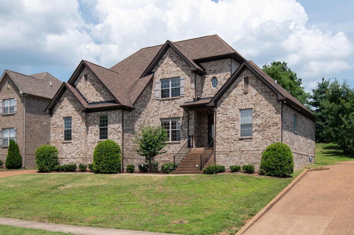 1073 Lillian Ln