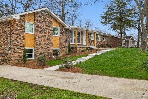 Photo of 108 Crestmont Dr, Hendersonville, TN 37075 (MLS # 3150440)