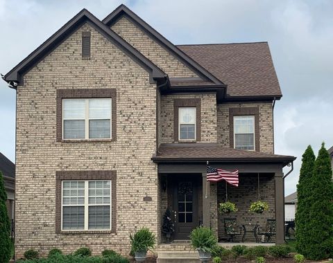 1084 N McMahan Dr Gallatin TN 37066