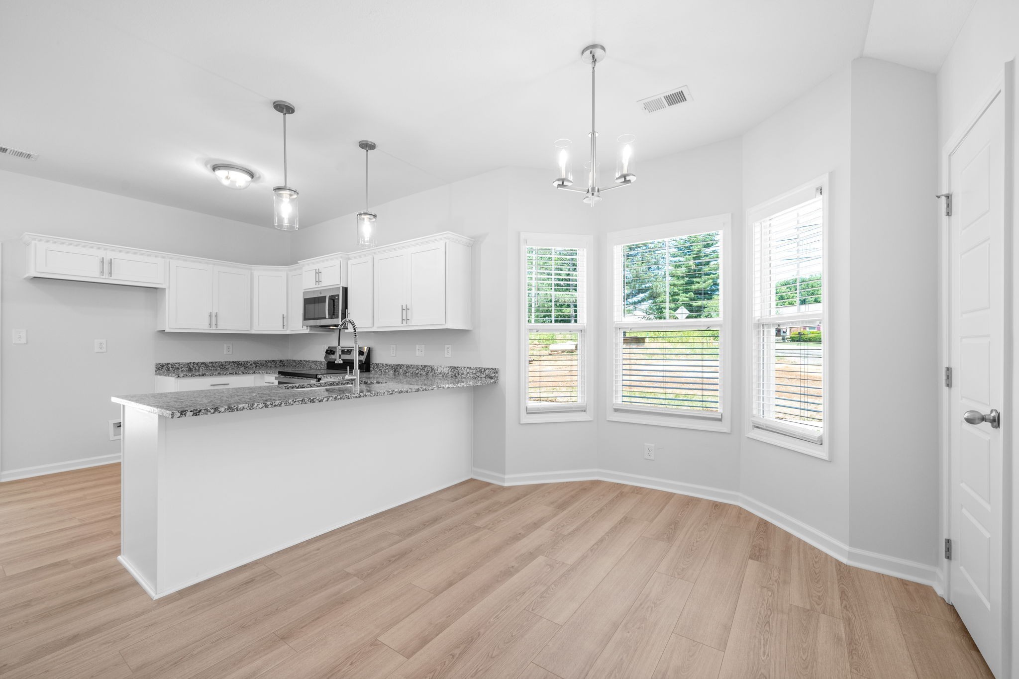 Clarksville, Tennessee 37043, United States, 2 Bedrooms Bedrooms, ,3 BathroomsBathrooms,Residential,Active,103437