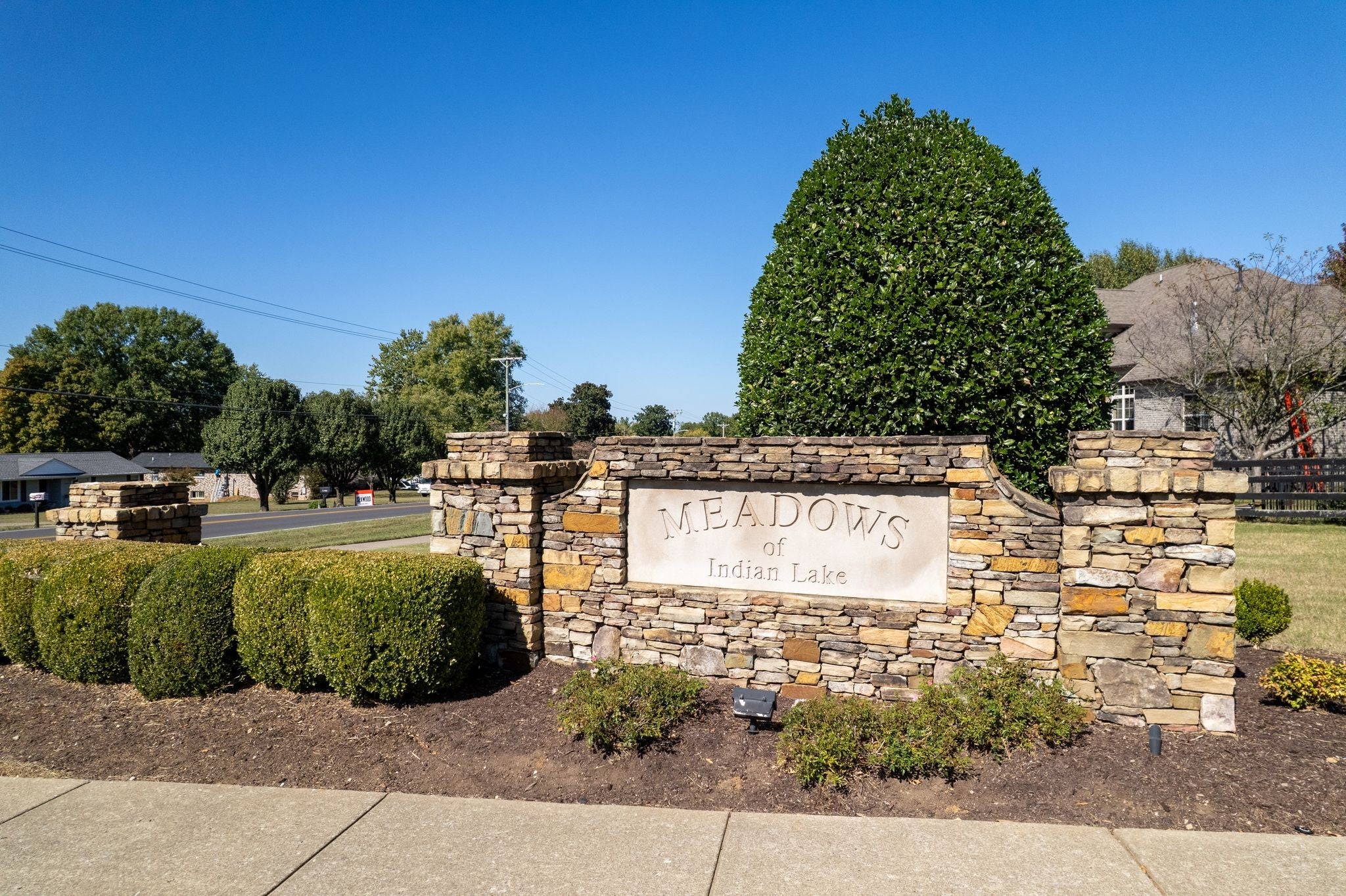 338 Raintree Dr
