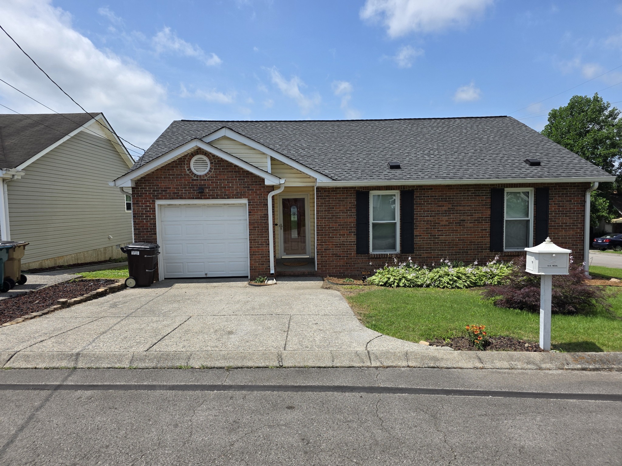 400 Elaine Ct
