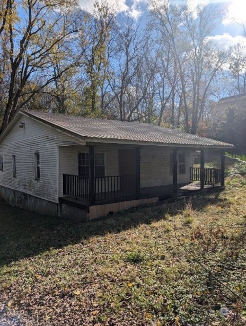 421 Oak St Clarksville TN 37042