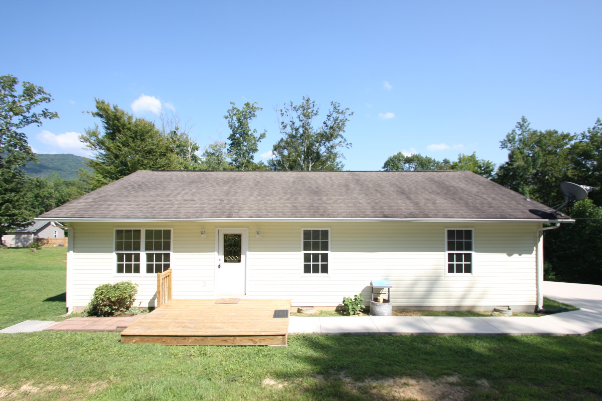 Photo 1 of 14 — 111 Jerrico Lane, Wartburg, TN 37887