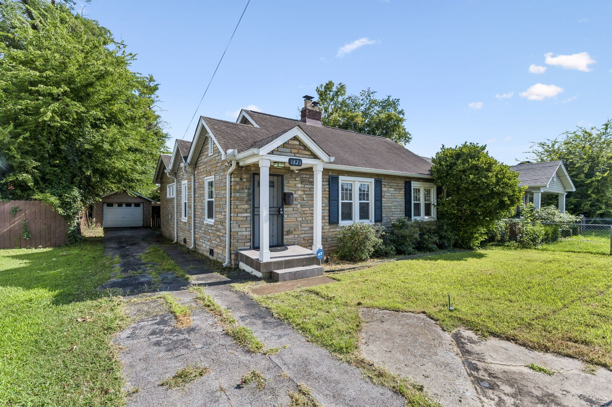 3-bed home for sale in Nashville, TN 37208, 1821 Underwood St 1821 Underwood St, Nashville TN 37208 3-bed home, photo 3 of 33