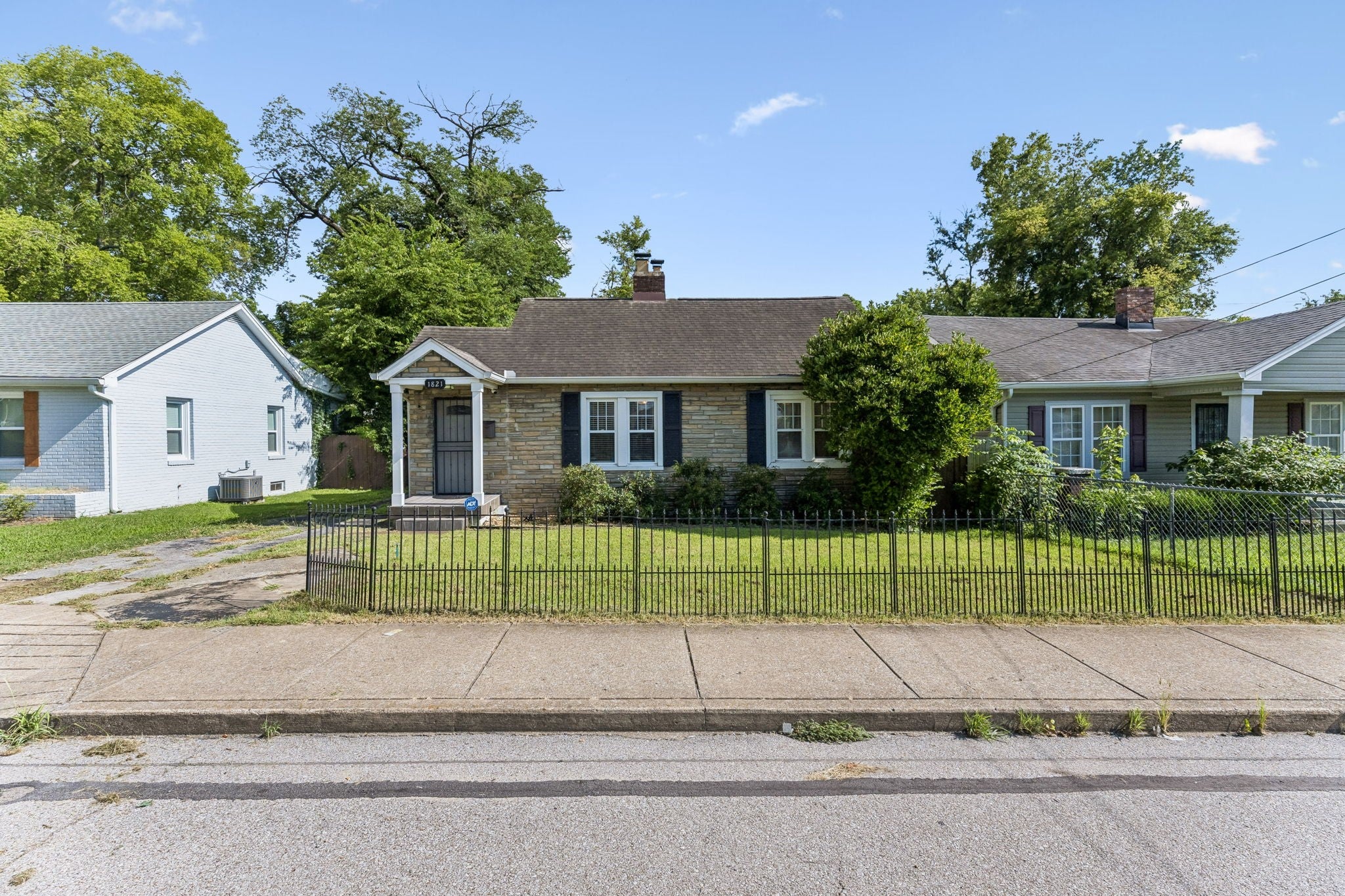 3-bed home for sale in Nashville, TN 37208, 1821 Underwood St 1821 Underwood St, Nashville TN 37208 3-bed home, photo 4 of 33