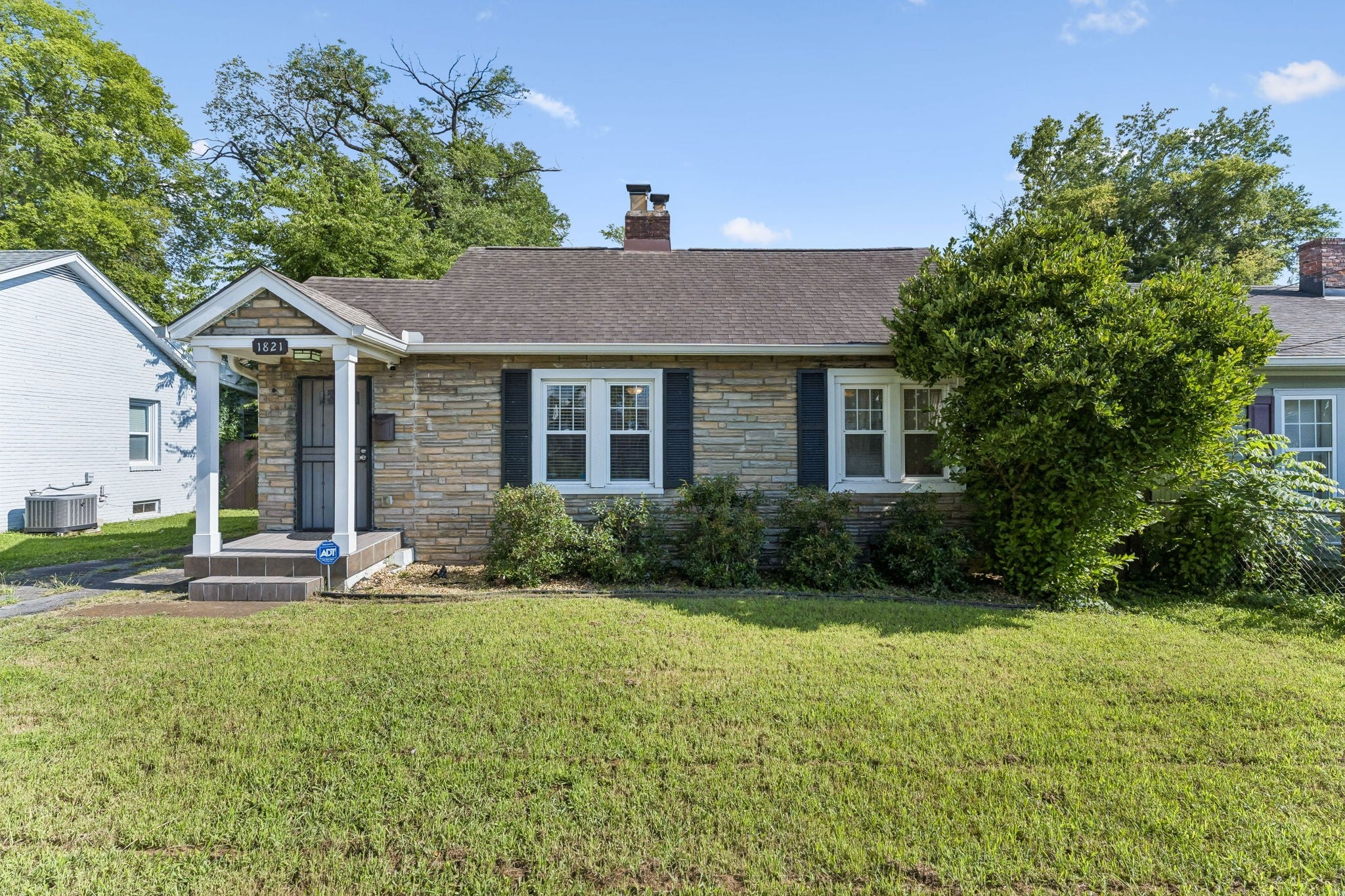 3-bed home for sale in Nashville, TN 37208, 1821 Underwood St 1821 Underwood St, Nashville TN 37208 3-bed home, photo 2 of 33