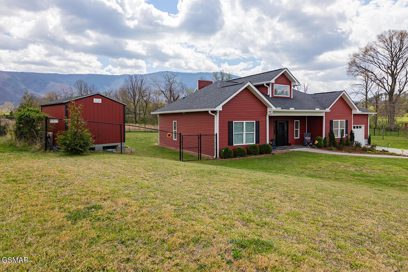 2221 Meadowbrook Lane