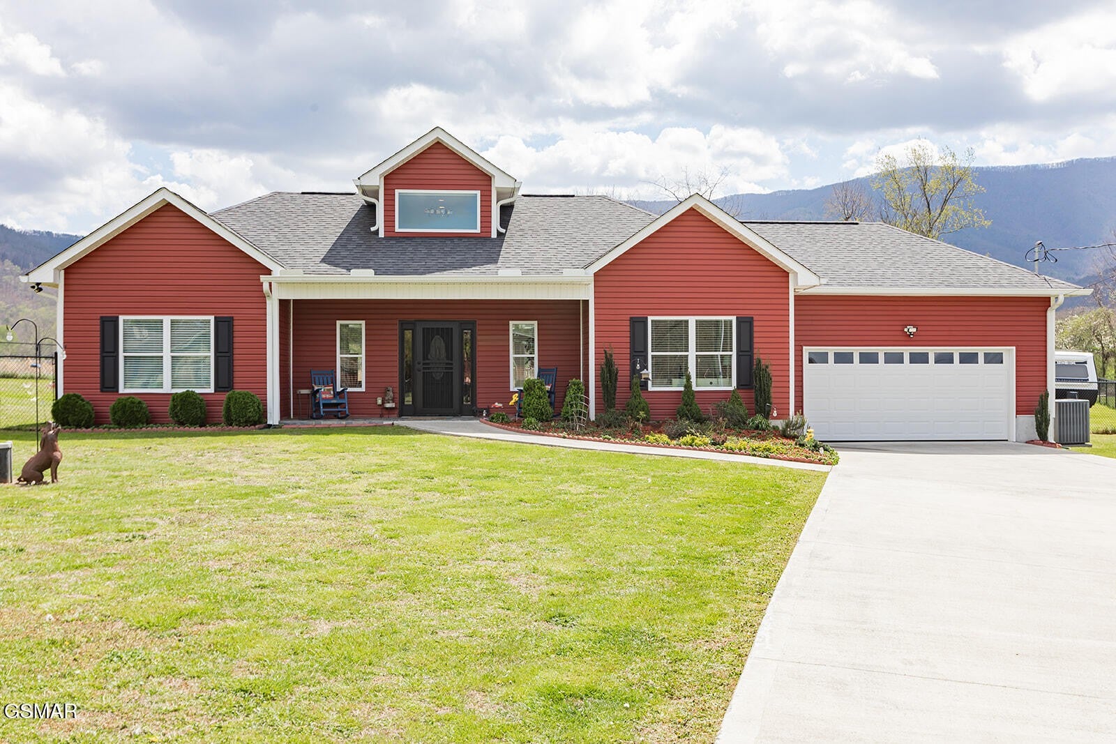2221 Meadowbrook Lane