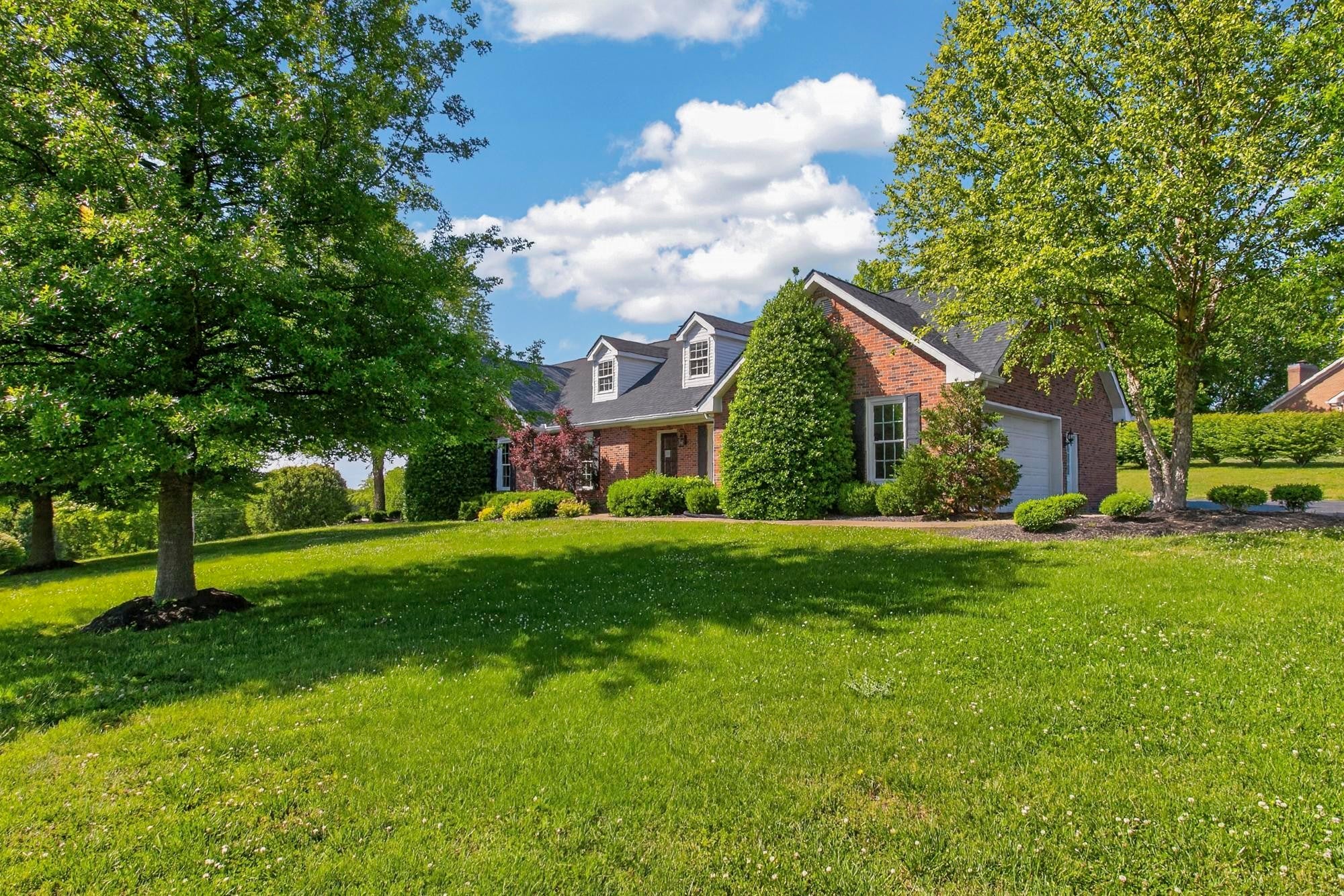 505 Lakeside Dr