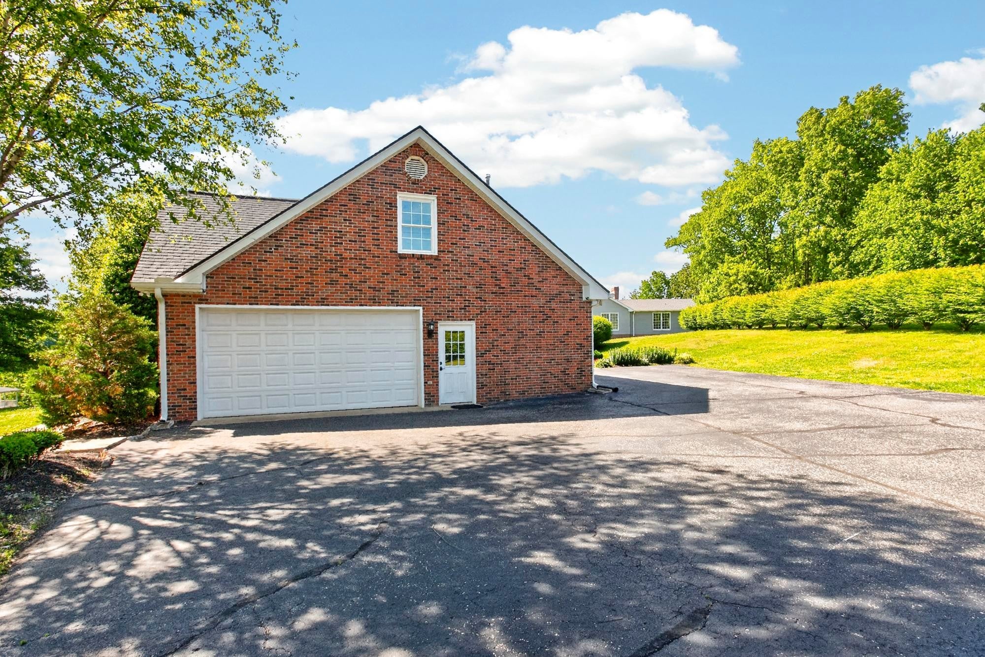 505 Lakeside Dr