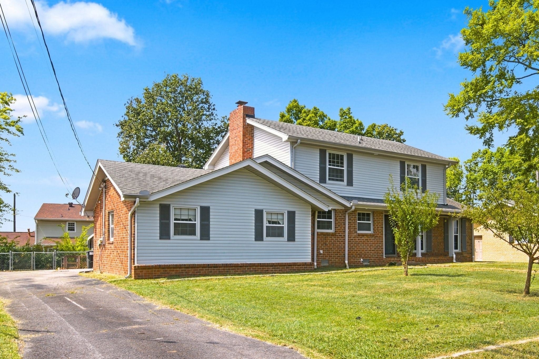 3840 Lake Aire Dr