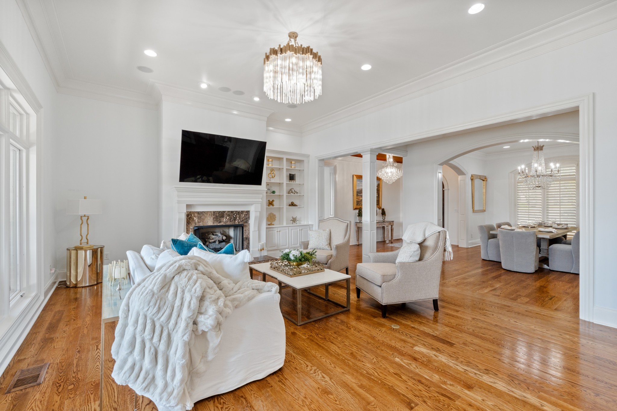 717 Lakeshore Pt