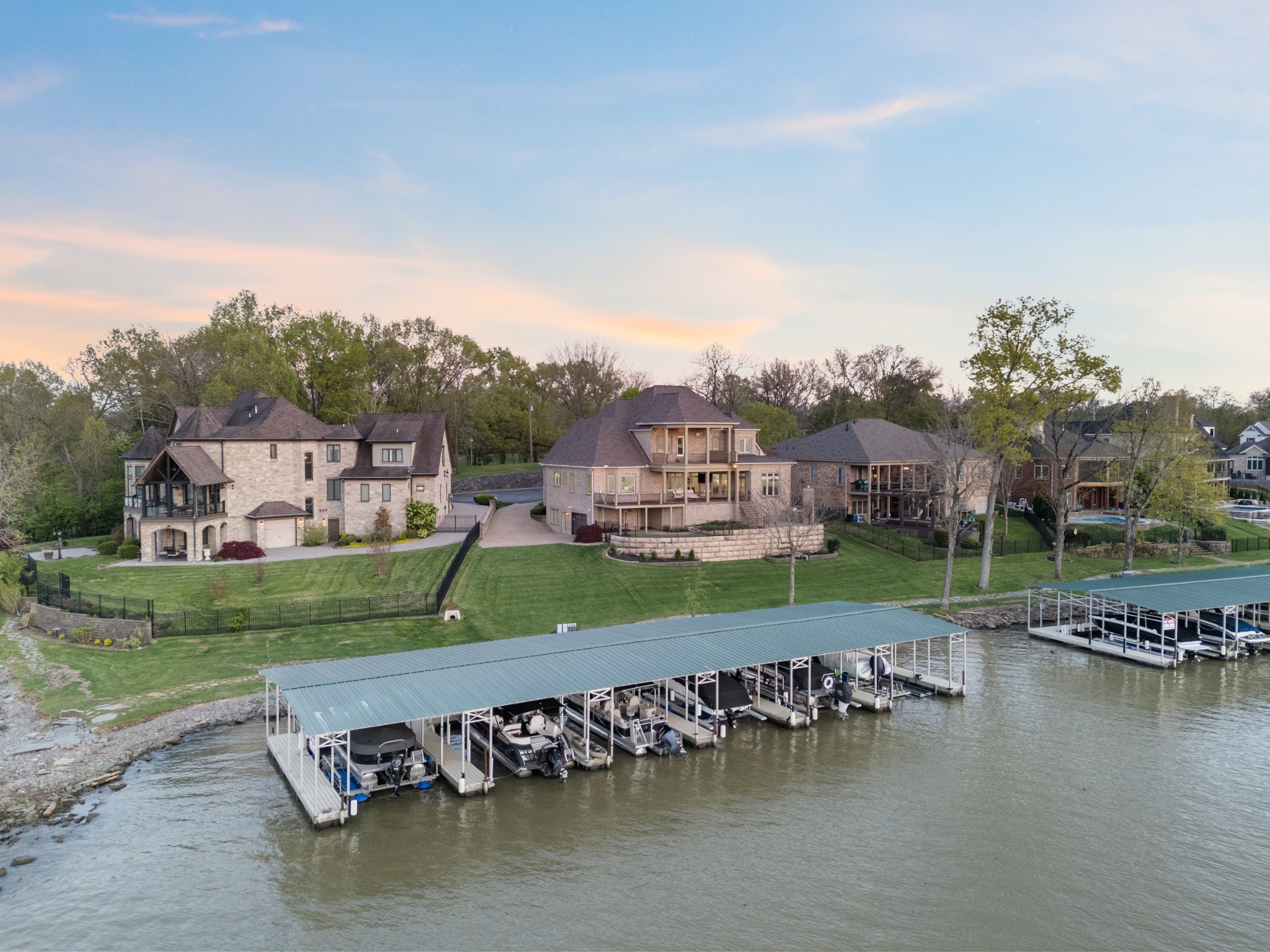 717 Lakeshore Pt