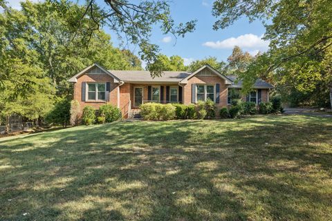 1907 Roanoke Dr Lebanon TN 37087