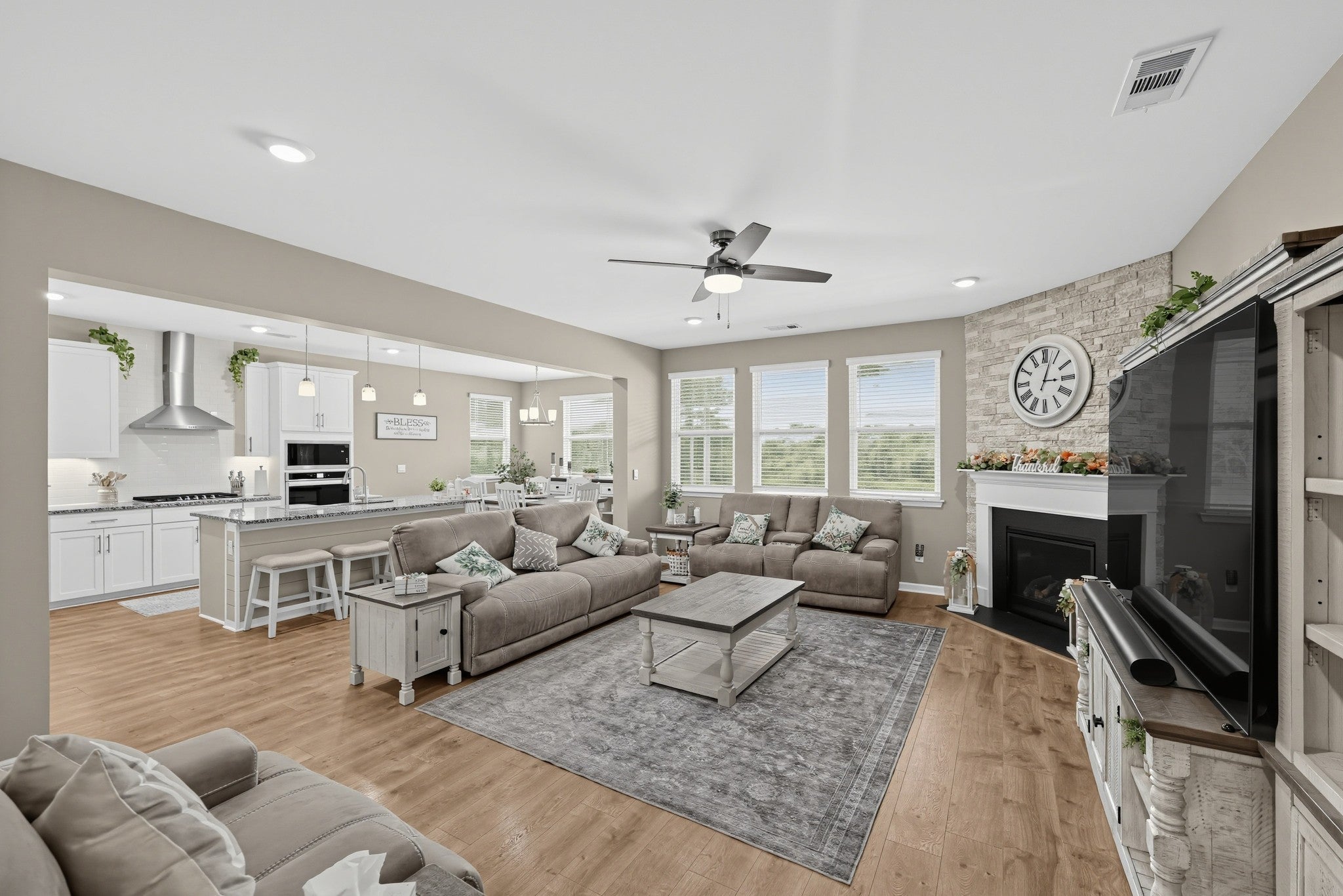 321 Greymoor Ln