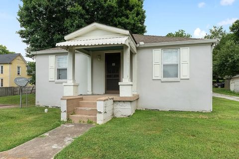 702 Richard St Springfield TN 37172