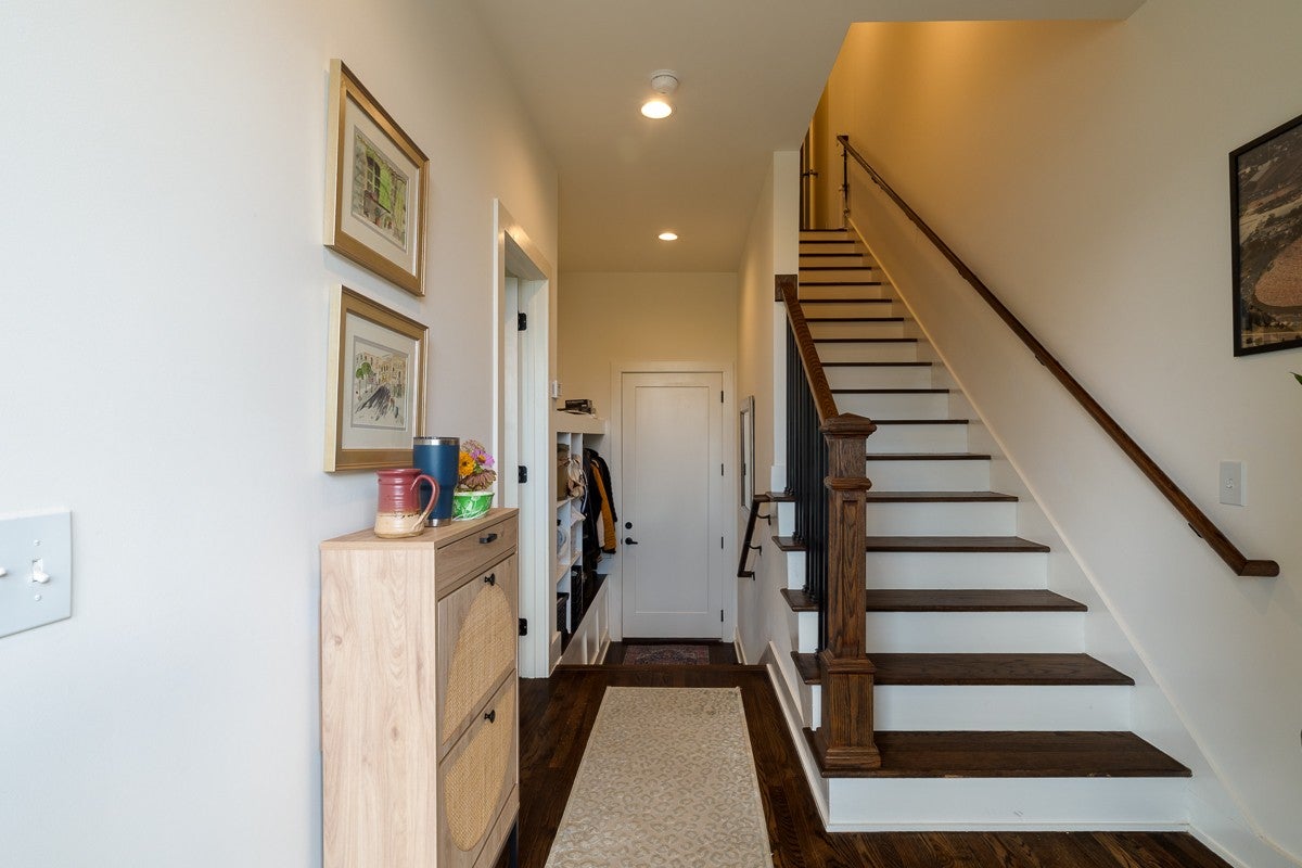 615B Vernon Ave