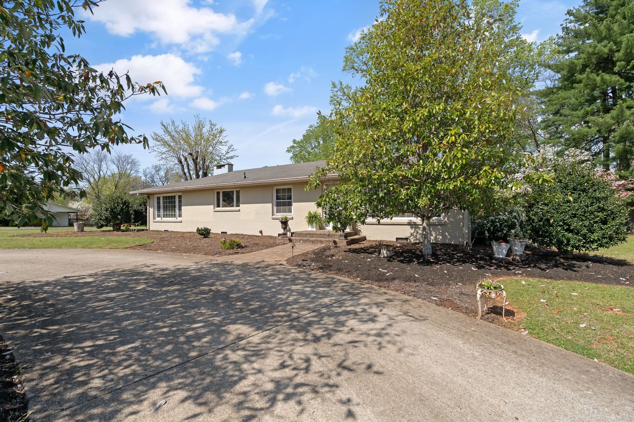 914 Sawyer Dr