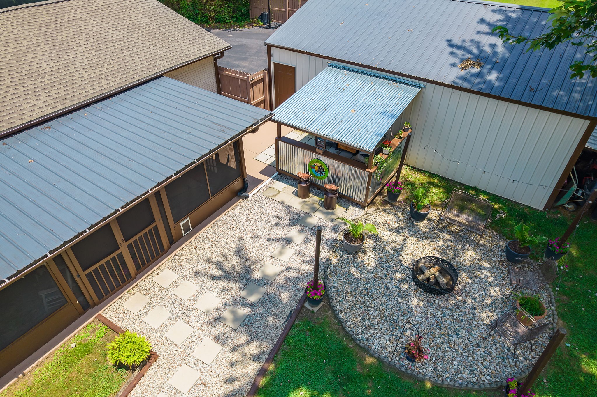 6 Shorepoint Rd
