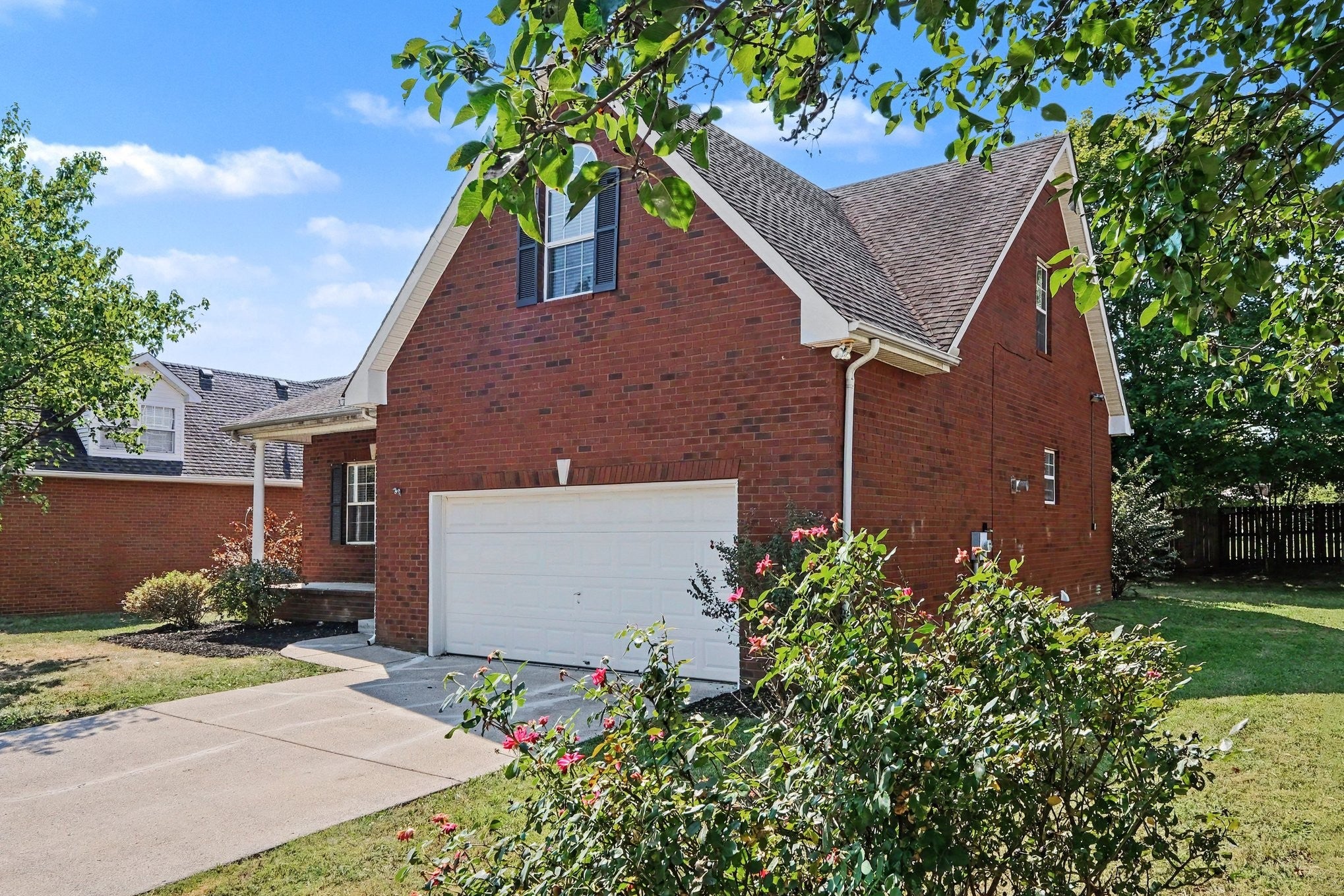 2837 Vicwood Dr