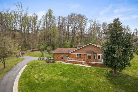 817 Peach Dr Livingston TN 38570