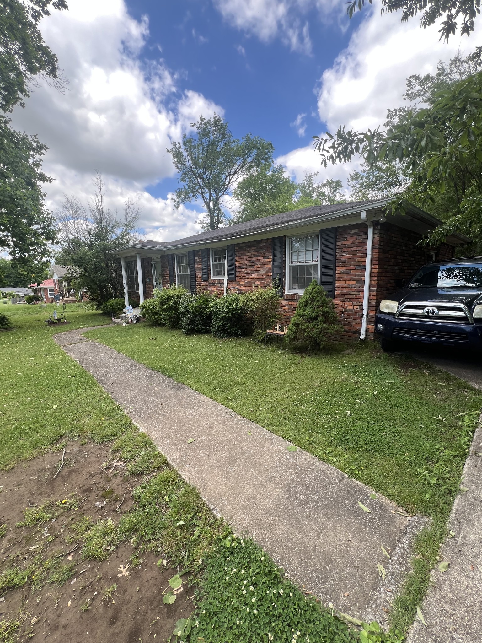 210 Bonita Ave